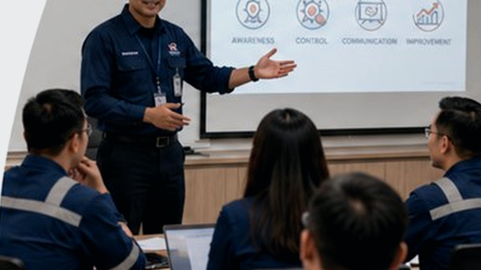 Ilustrasi fotografi profesional untuk artikel Pelatihan Sales & Marketing Management: Kenapa Tim Penjualan Perlu Di-upgrade